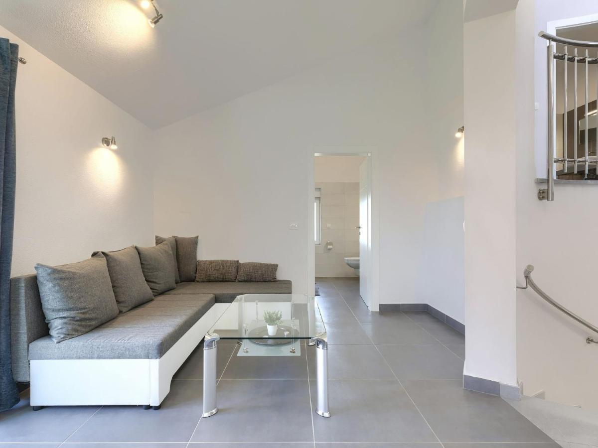 Holiday Home Villa Gocci By Interhome Kmeti Eksteriør bilde