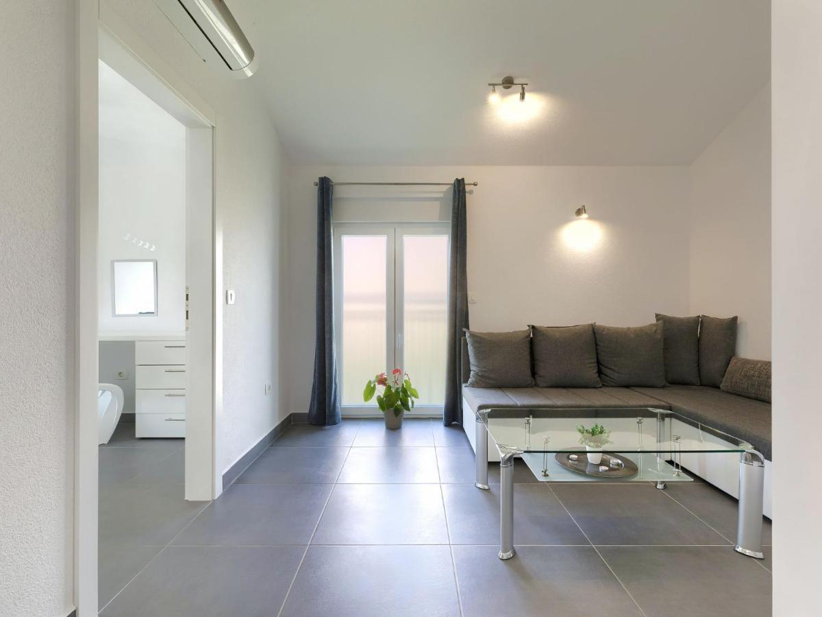 Holiday Home Villa Gocci By Interhome Kmeti Eksteriør bilde