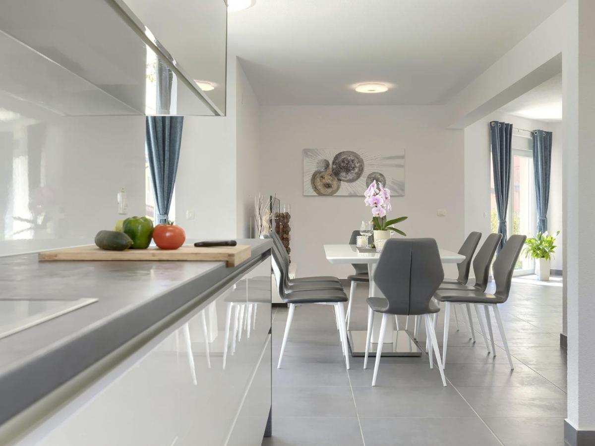 Holiday Home Villa Gocci By Interhome Kmeti Eksteriør bilde