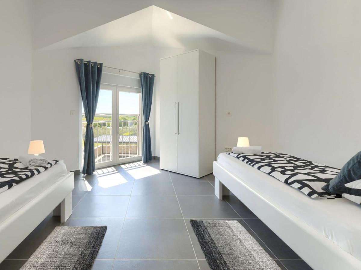 Holiday Home Villa Gocci By Interhome Kmeti Eksteriør bilde