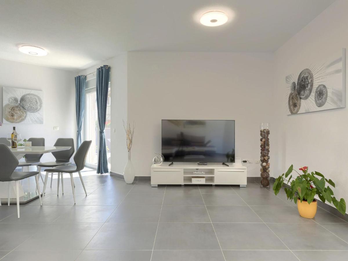 Holiday Home Villa Gocci By Interhome Kmeti Eksteriør bilde