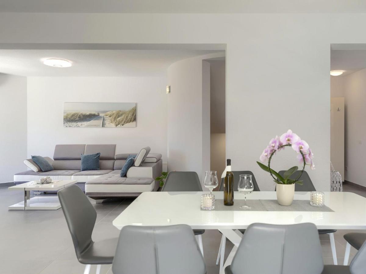 Holiday Home Villa Gocci By Interhome Kmeti Eksteriør bilde
