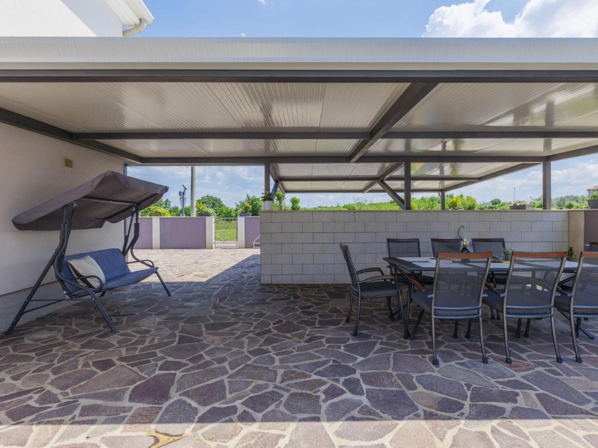 Holiday Home Villa Gocci By Interhome Kmeti Eksteriør bilde